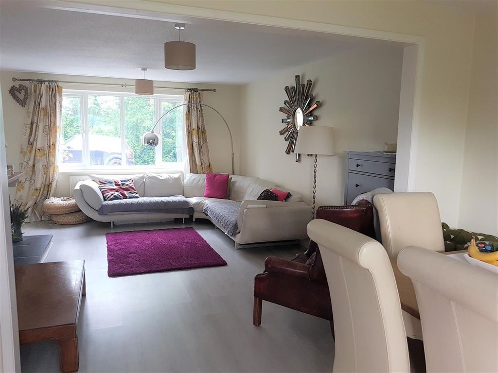 Property photo 2 of 10 Sitting Room