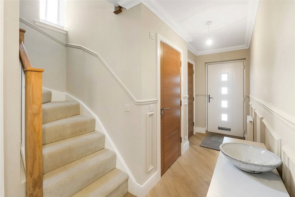 Property photo 3 of 26 Entrance Hallway