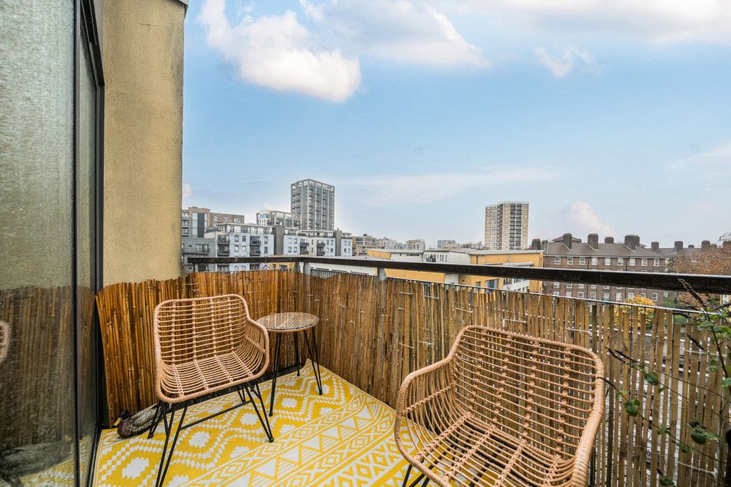 Property photo 1 of 17 Balcony