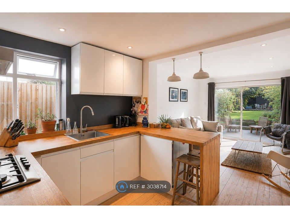 Property photo 1 of 11 Kitchen