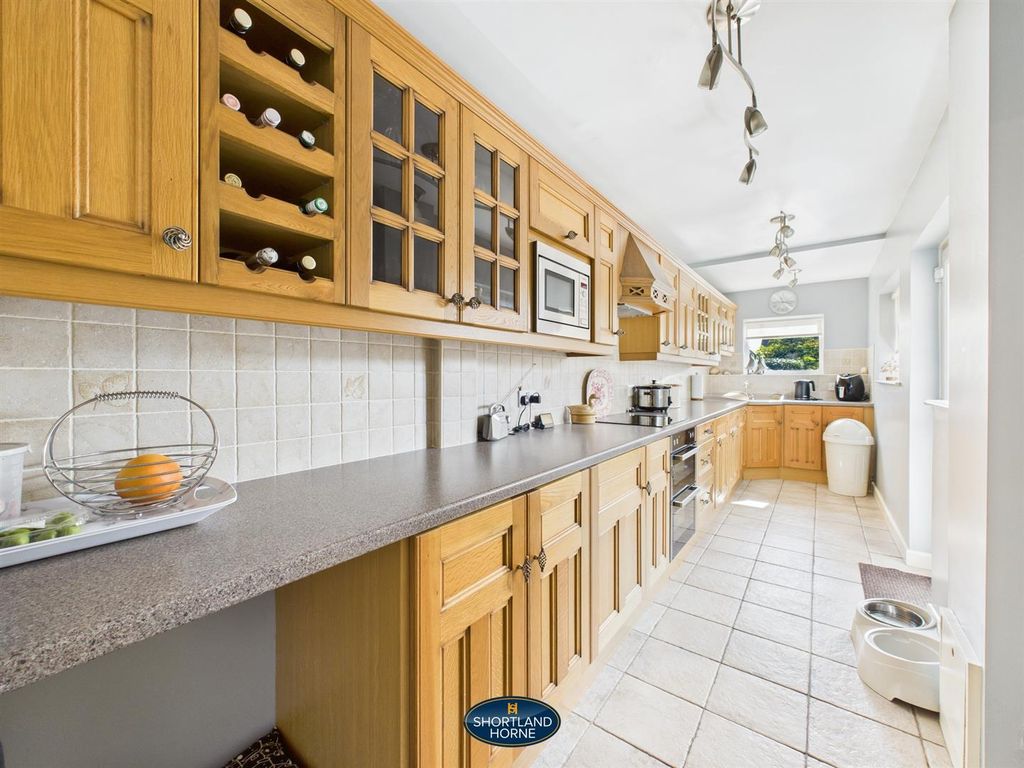 Property photo 3 of 12 Kitchen