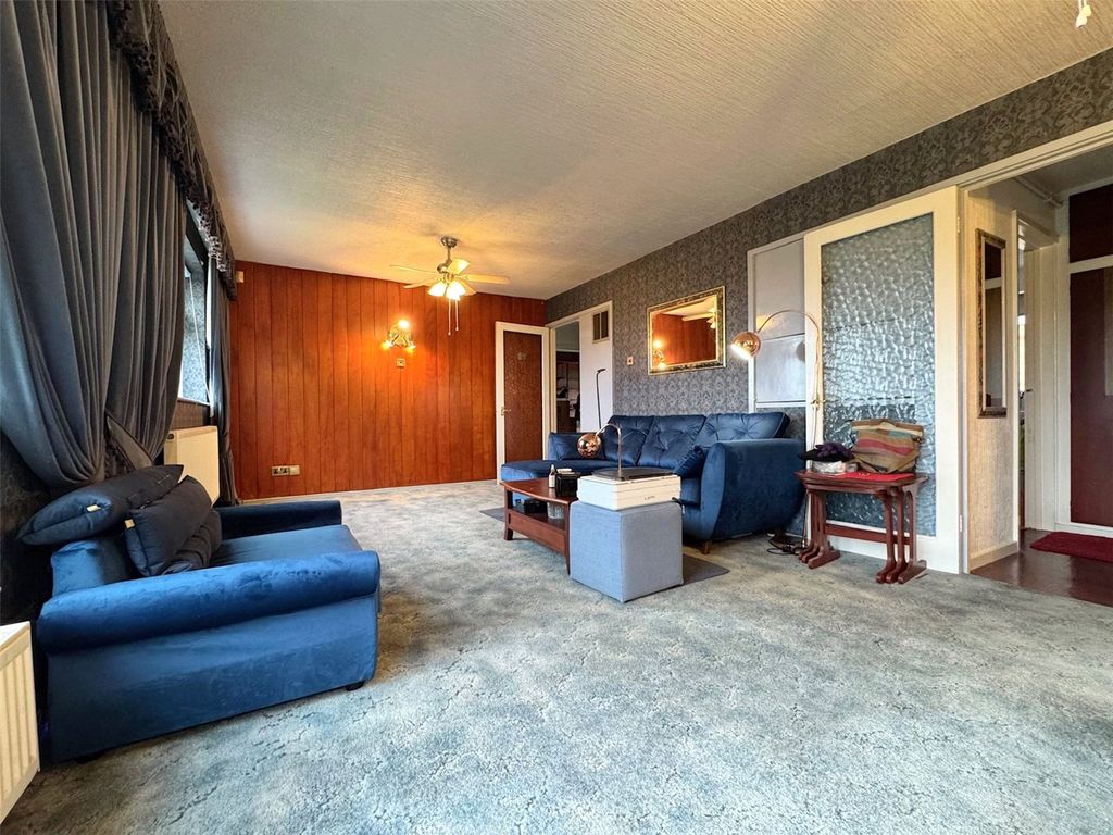 Property photo 3 of 10 Lounge