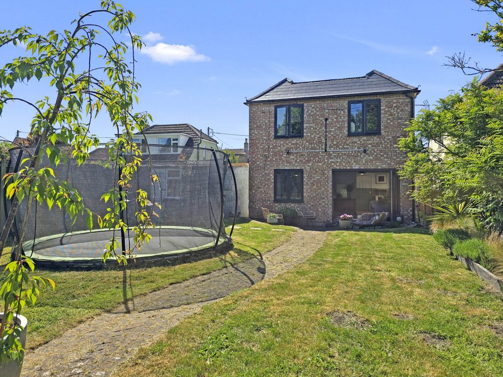 Property photo 2 of 21