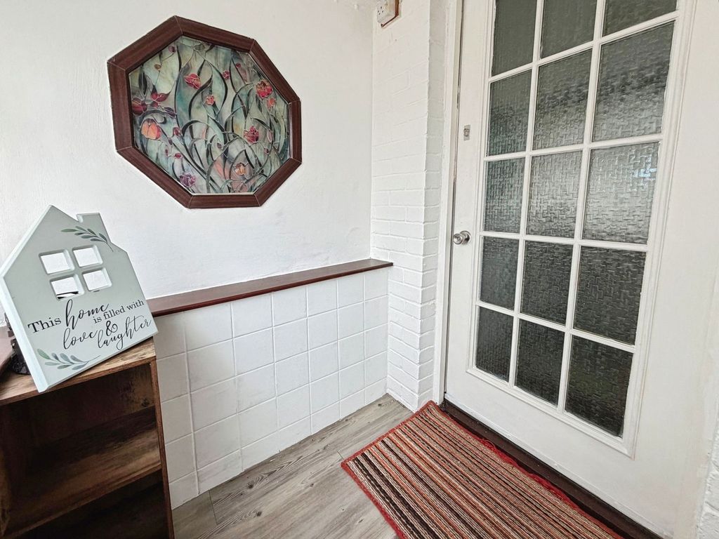 Property photo 2 of 28