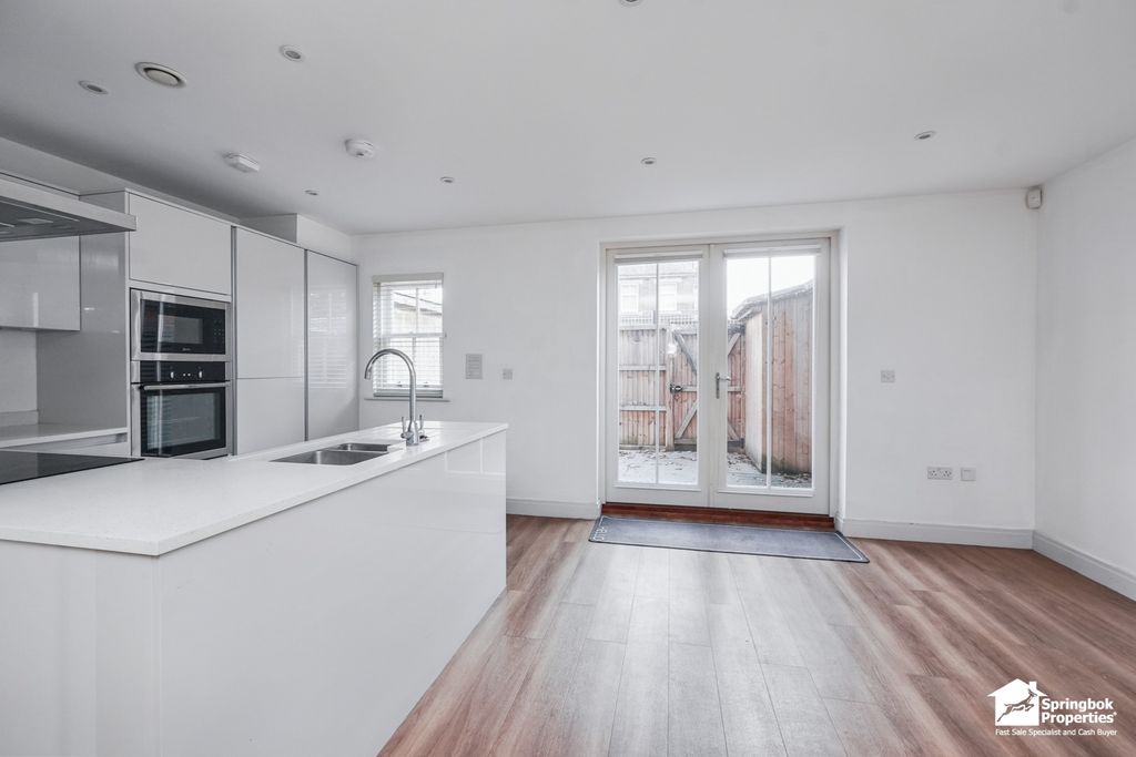 Property photo 3 of 20 Image 2