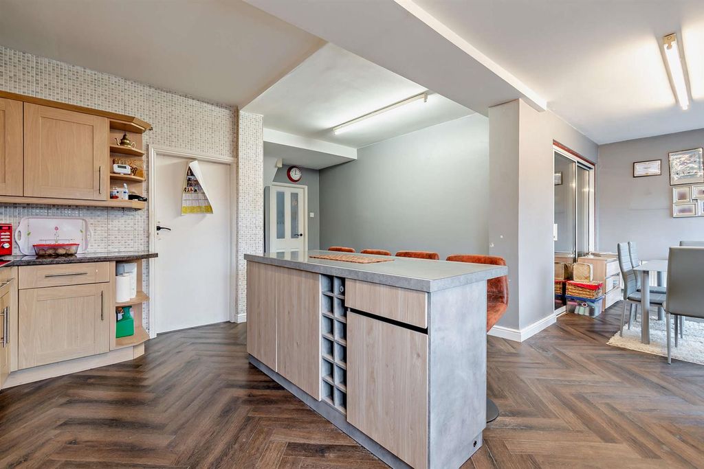 Property photo 2 of 30 8681874-Interior27-800.Jpg