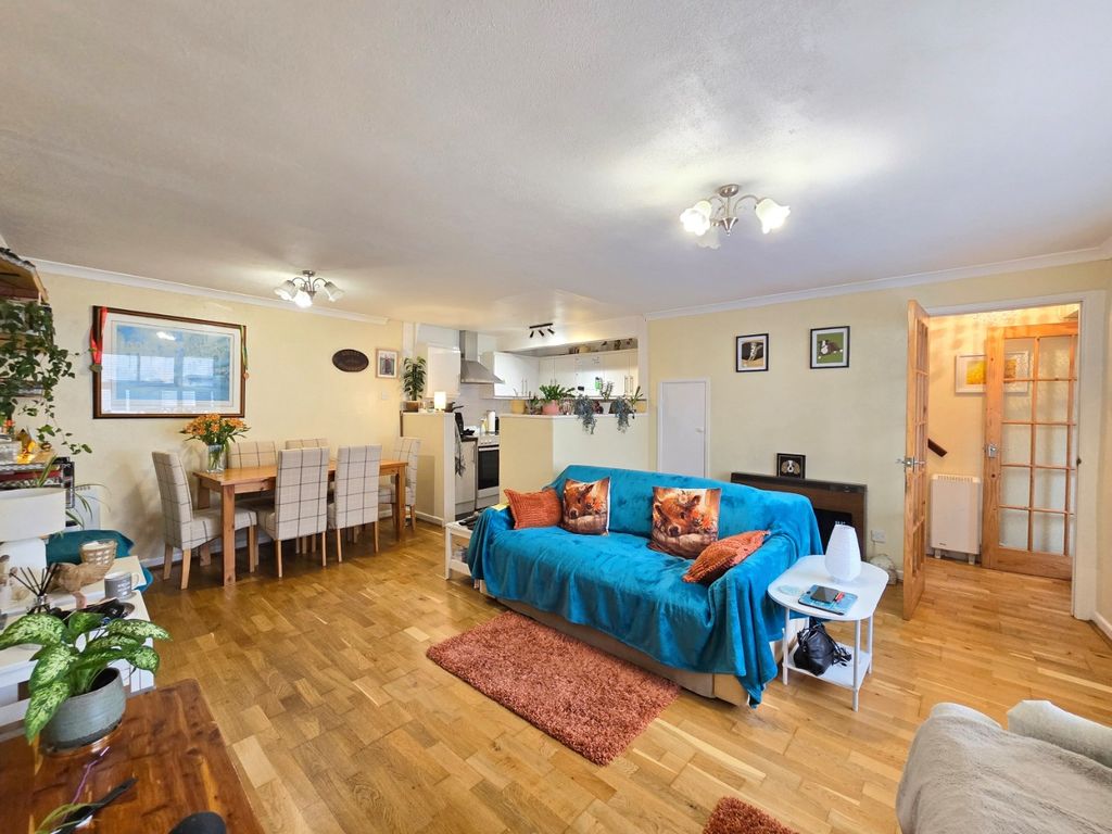 Property photo 2 of 11 5105603