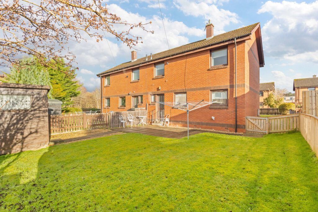 Property photo 2 of 27