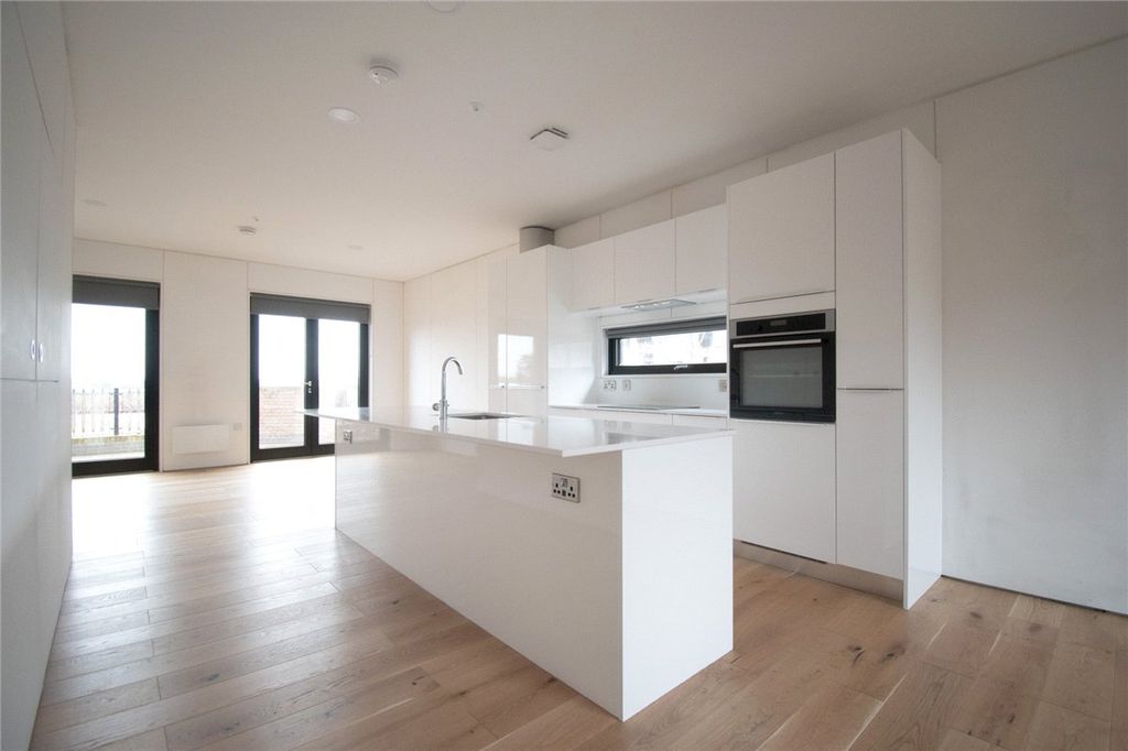 Property photo 3 of 14 Picture No. 16