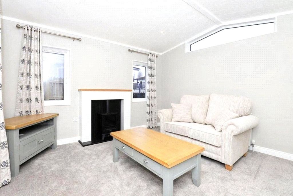 Property photo 3 of 19 Picture