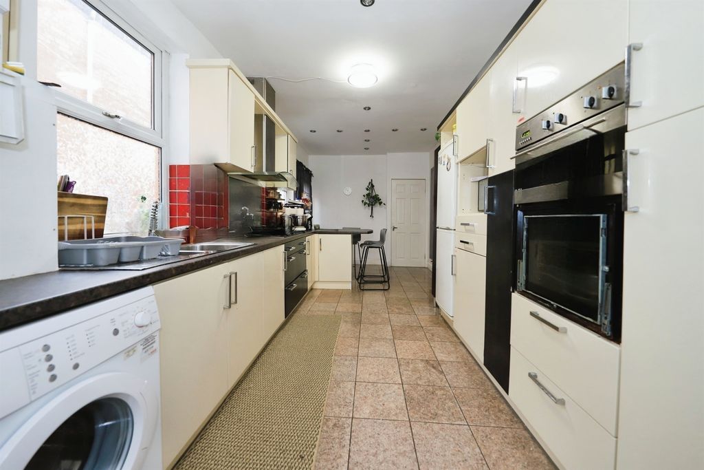 Property photo 3 of 14