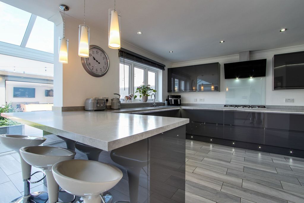 Property photo 2 of 64