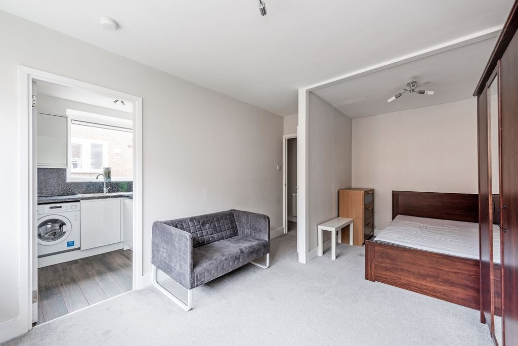 Property photo 3 of 7 Bedroom