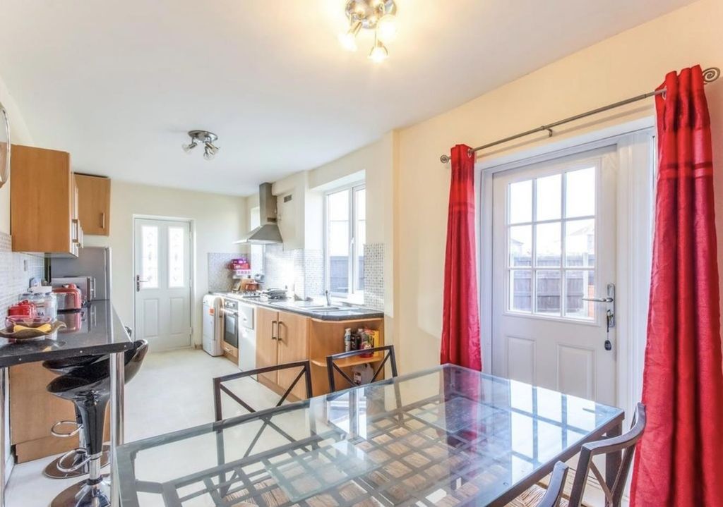 Property photo 3 of 11 L-R 1.2