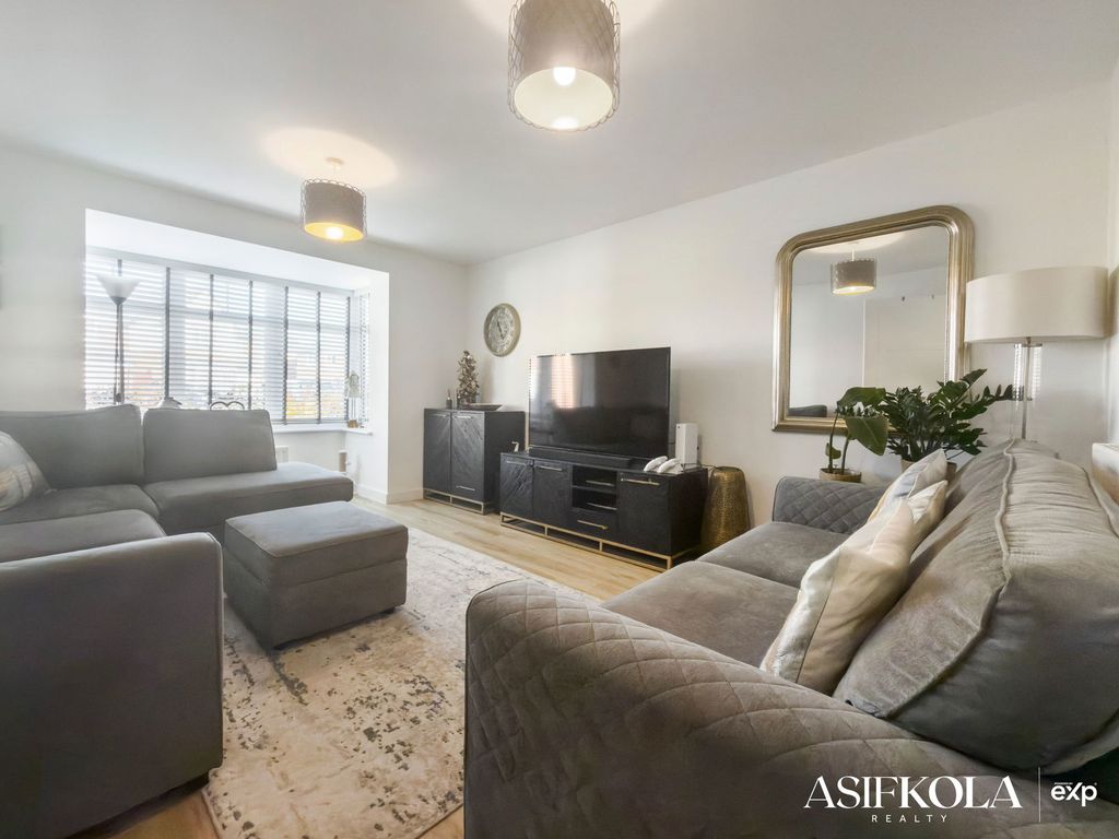 Property photo 2 of 31