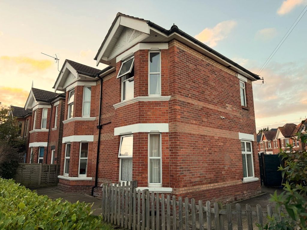 Property photo 1 of 12 A87Eaae3-99Ea-4F8E-B56A-4404Aa128E80