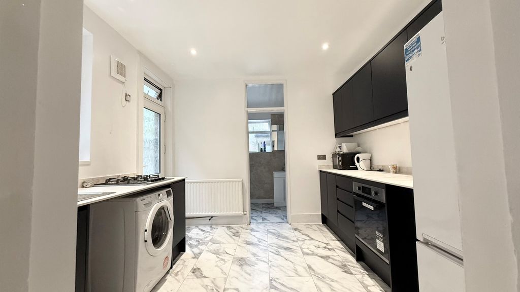 Property photo 2 of 13 Image