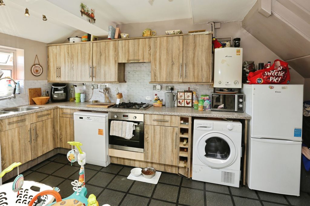 Property photo 3 of 20