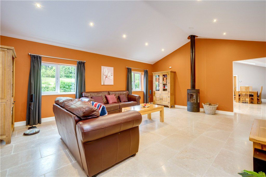 Property photo 3 of 33 Sitting Room