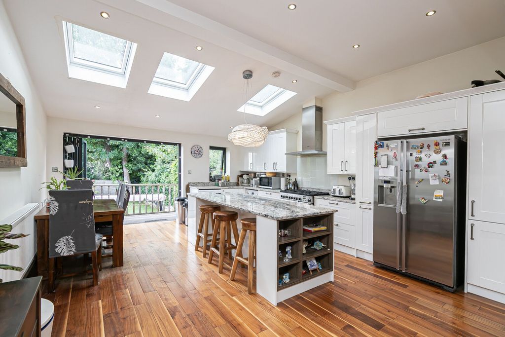 Property photo 2 of 18 Photo 12