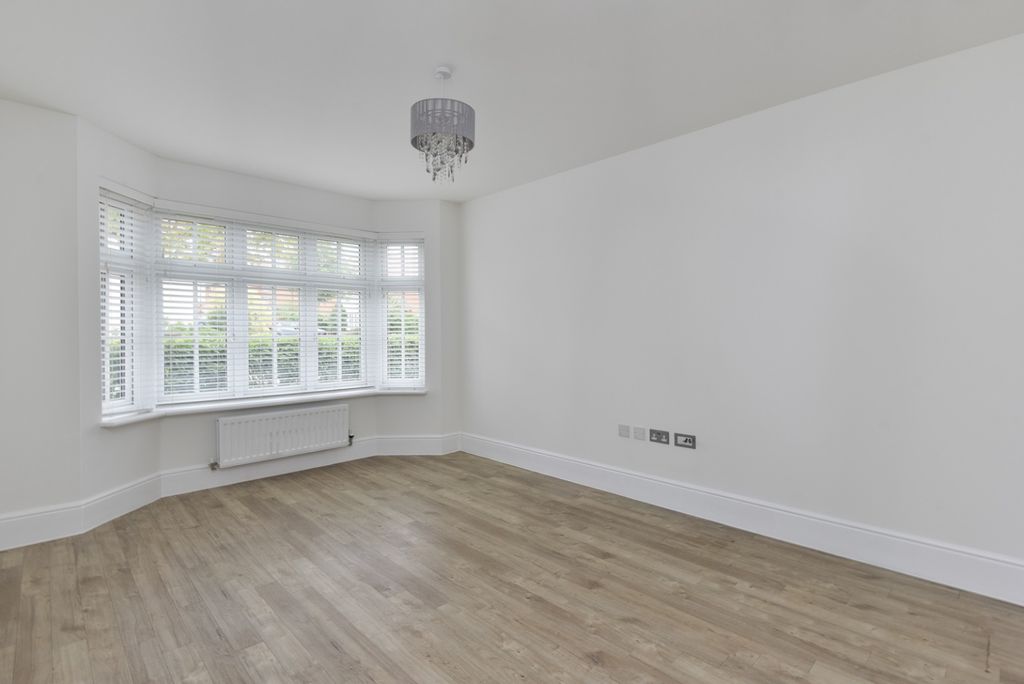 Property photo 2 of 14 4215614
