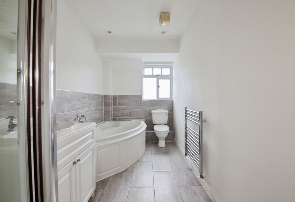 Property photo 3 of 17 Photo