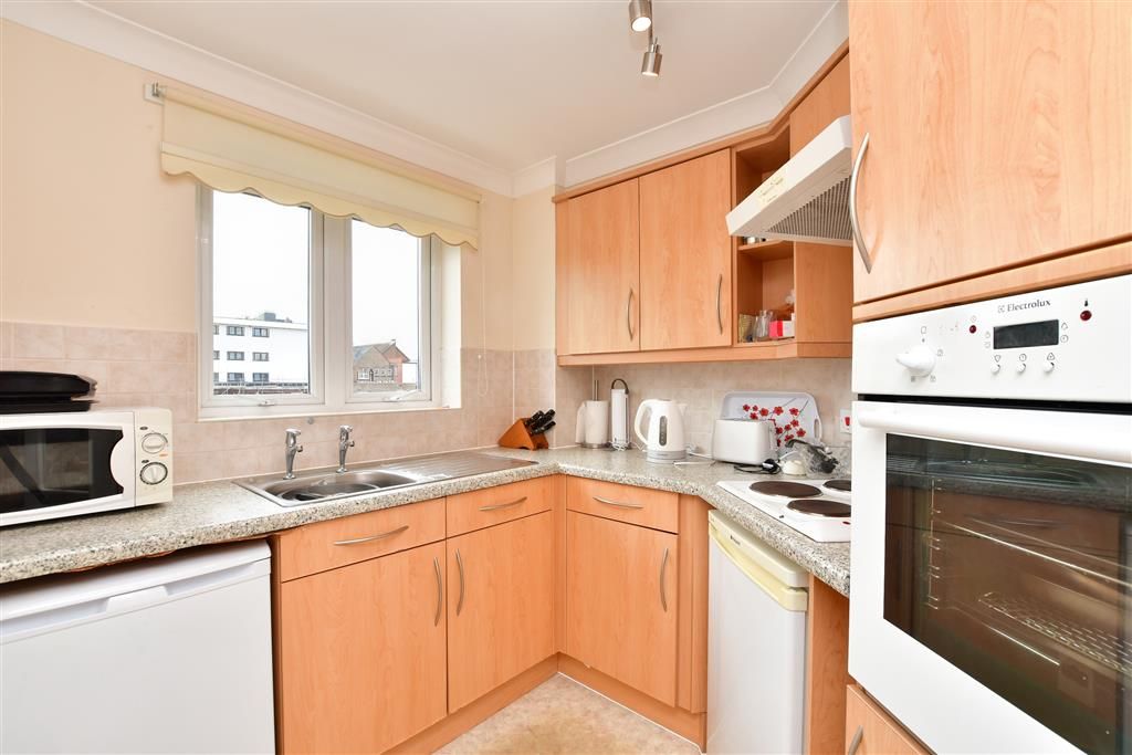 Property photo 3 of 8 Kitchen