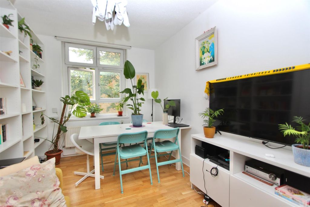 Property photo 3 of 13 Nelson Mandela House, N16