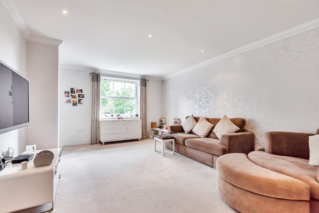 Property photo 3 of 11 Picture No. 12