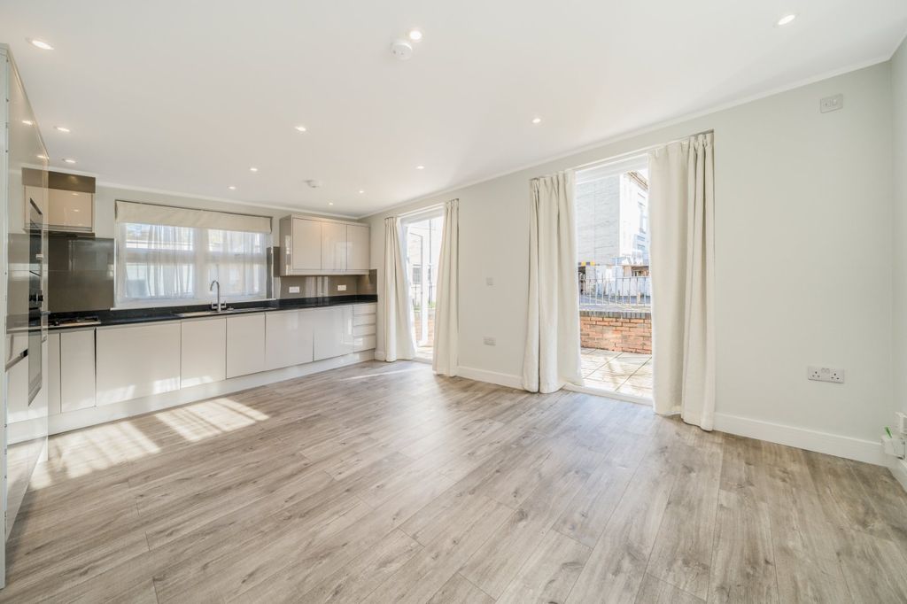 Property photo 1 of 11 Picture No. 05