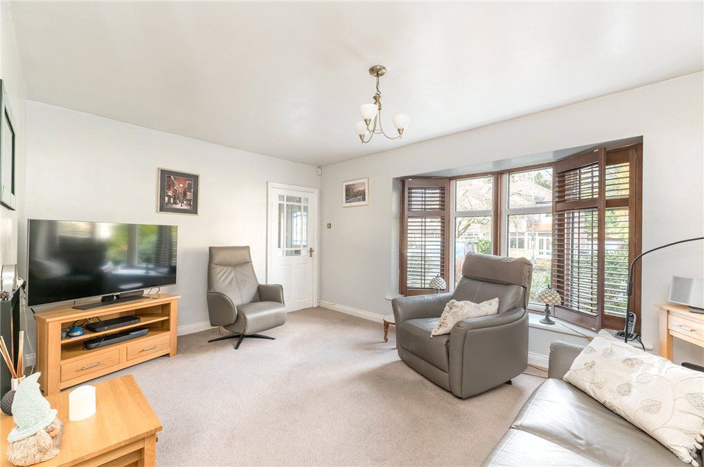 Property photo 3 of 28 Lounge