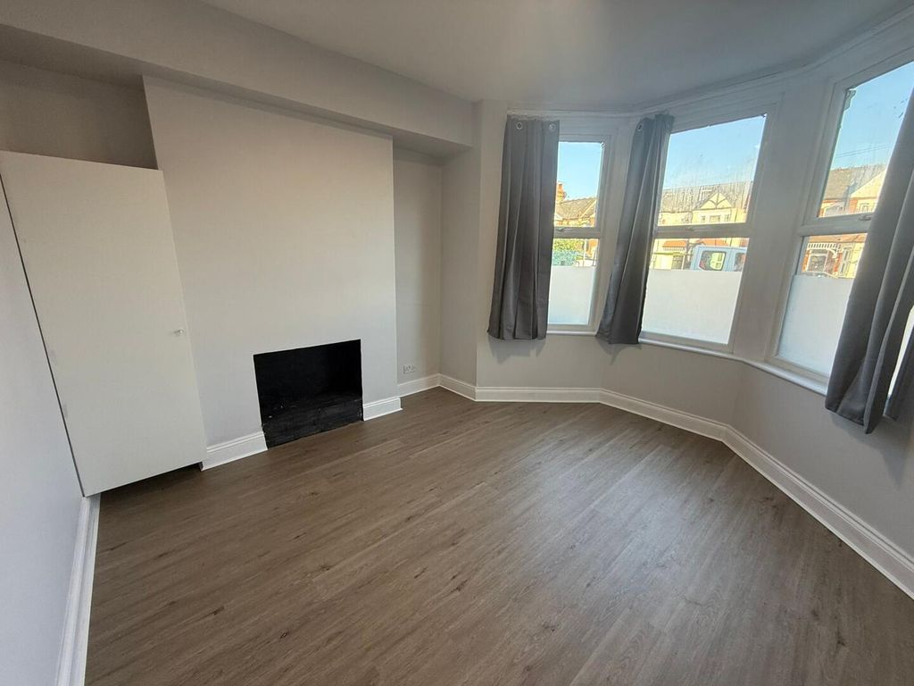 Property photo 3 of 10 Living Room