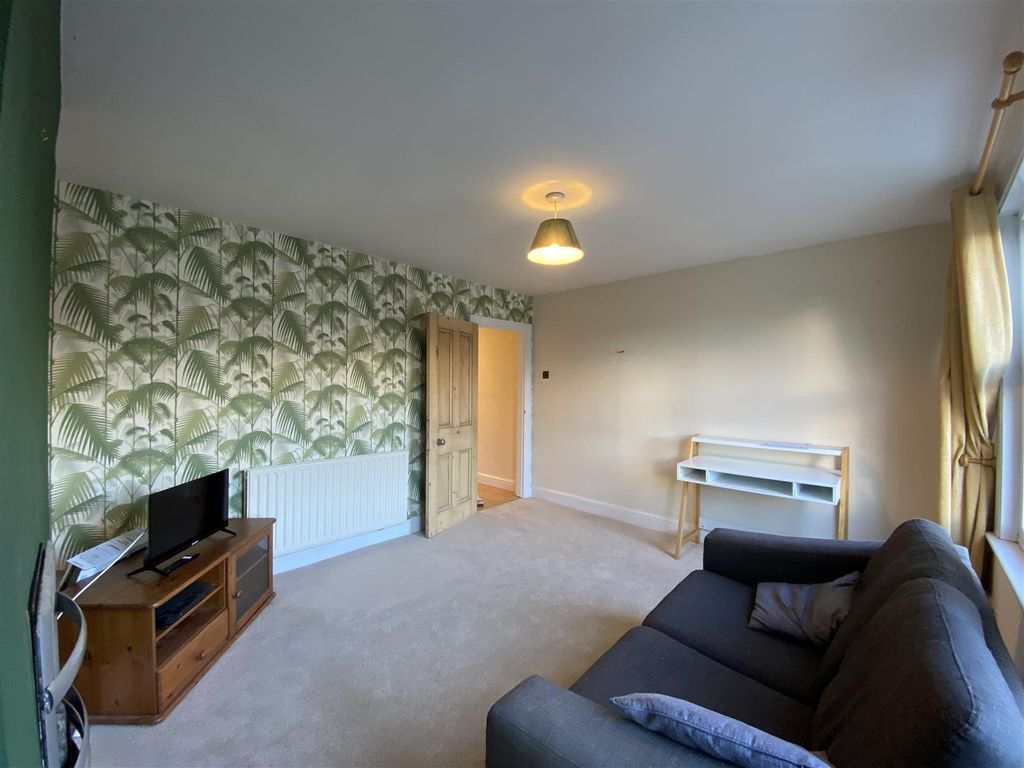 Property photo 3 of 10 Priory Road