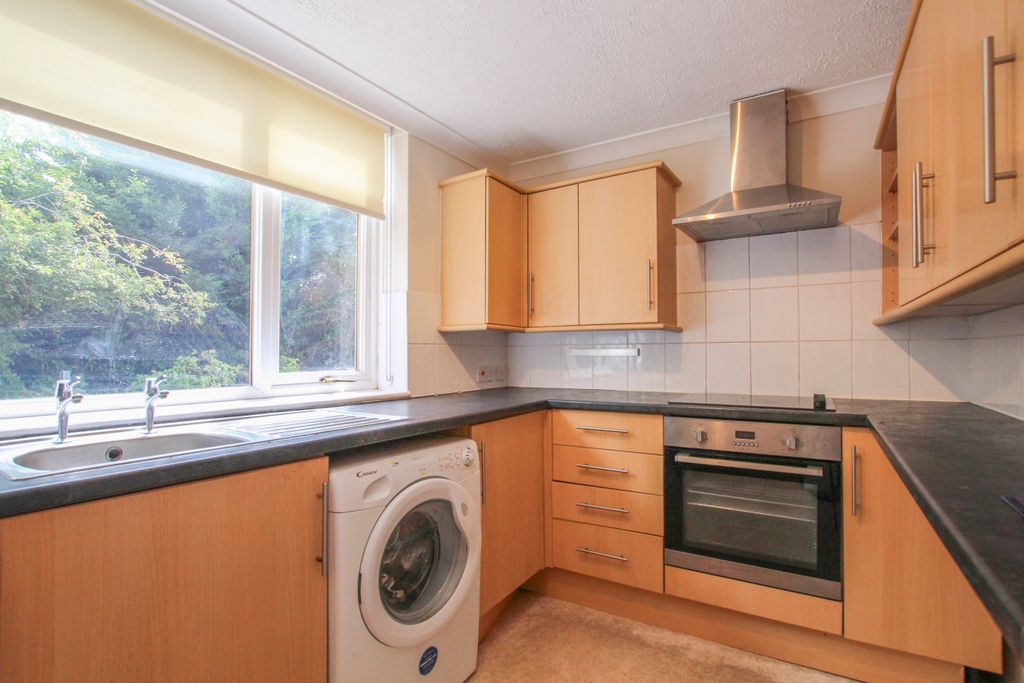 Property photo 2 of 9 Kitchen