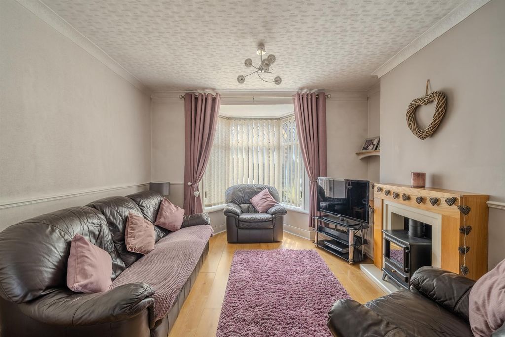Property photo 2 of 34 33 Penywain Street-16.Jpg
