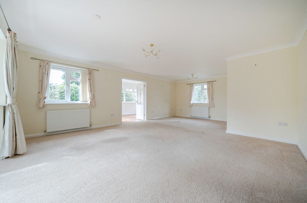 Property photo 3 of 16 1440306-10-69d7B3...