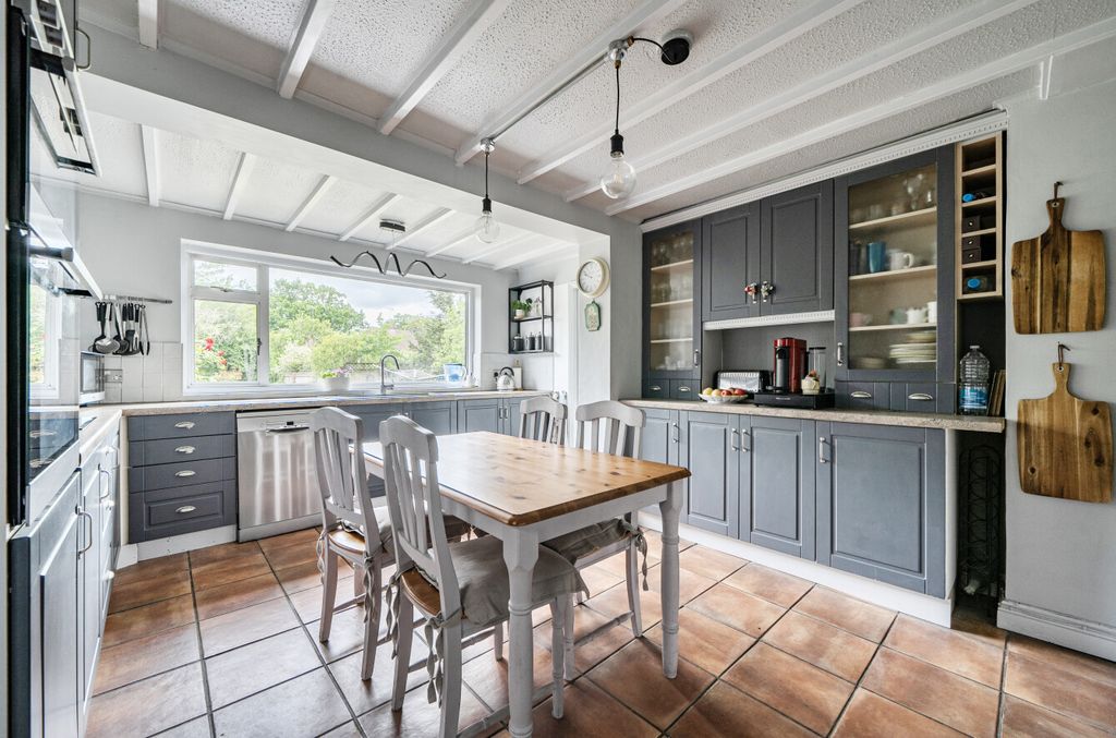Property photo 3 of 20 1458171-10-6A0Adb...