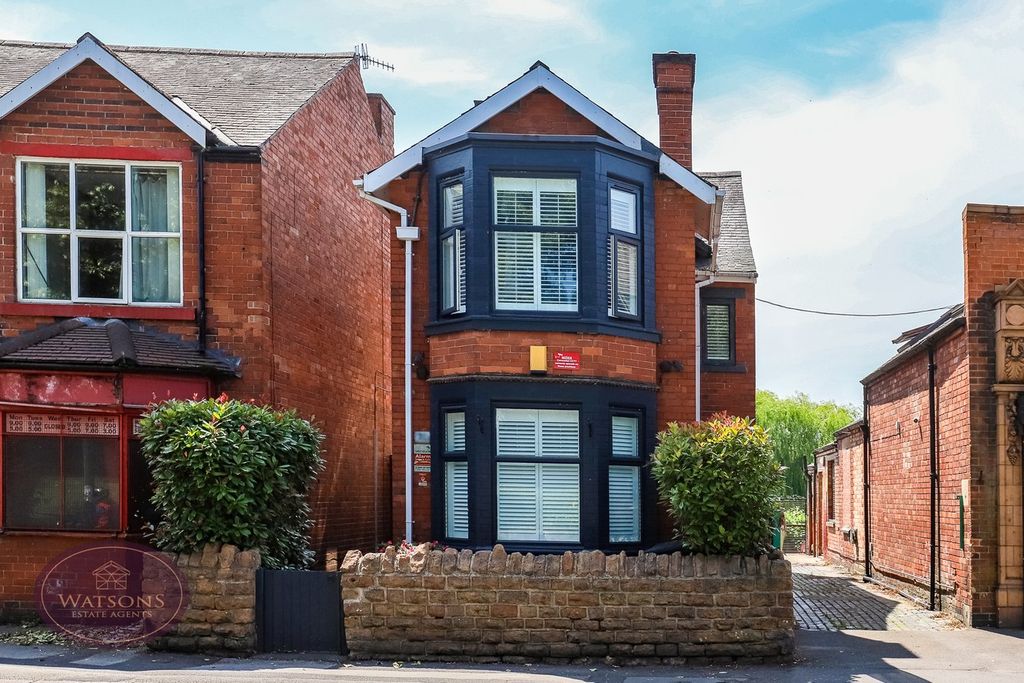Property photo 1 of 32