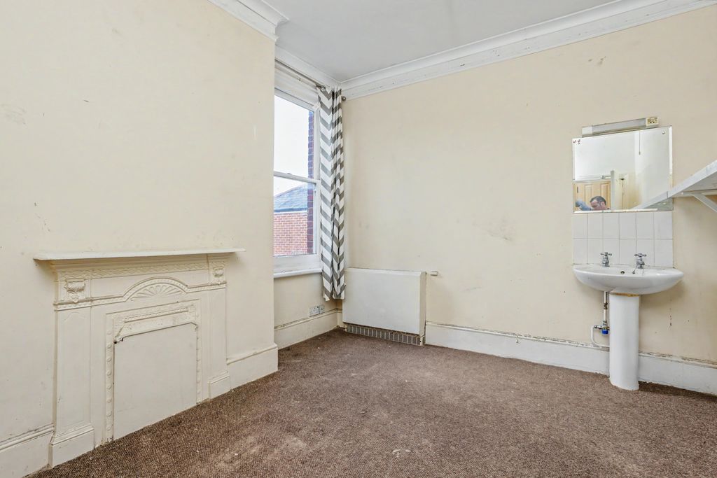 Property photo 3 of 23 82 Normandy Street, Alton, Hampshire, Gu34 1Dh