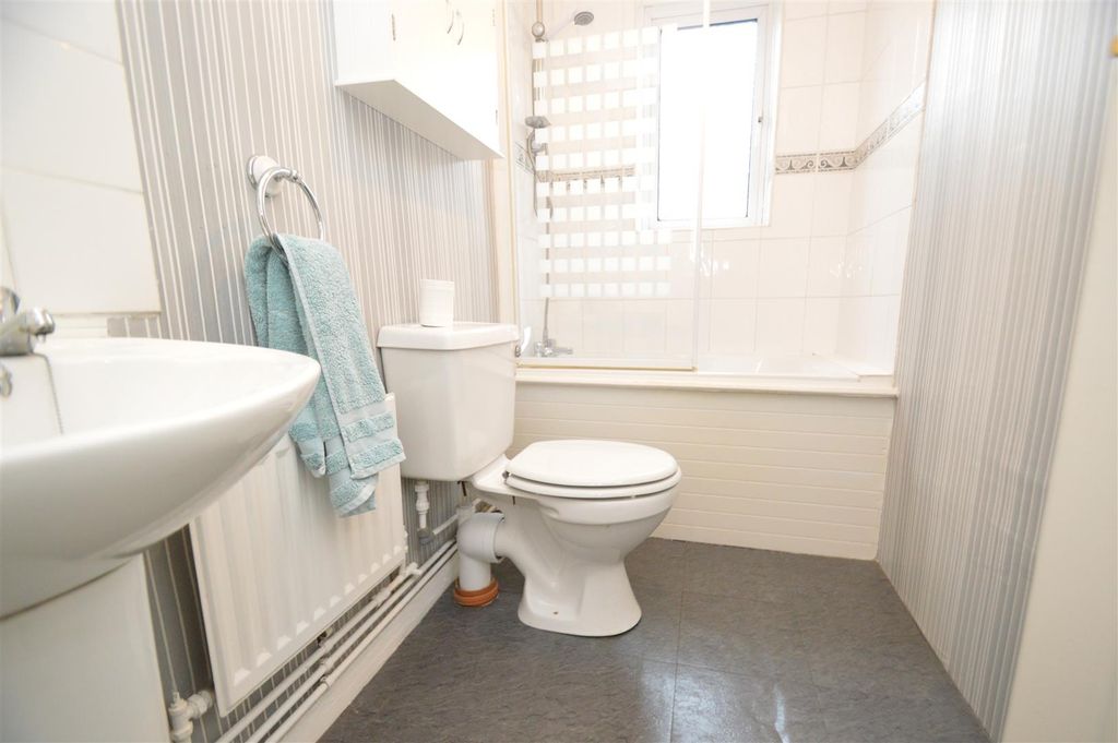 Property photo 2 of 6 Bathroom