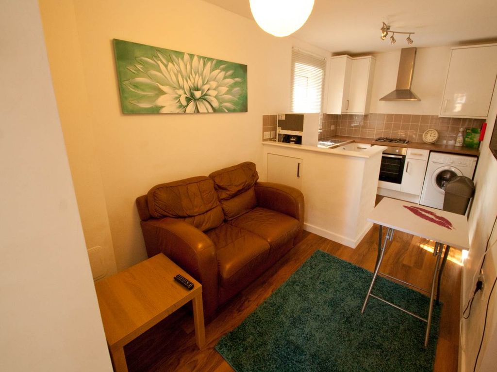 Property photo 2 of 8 Lounge