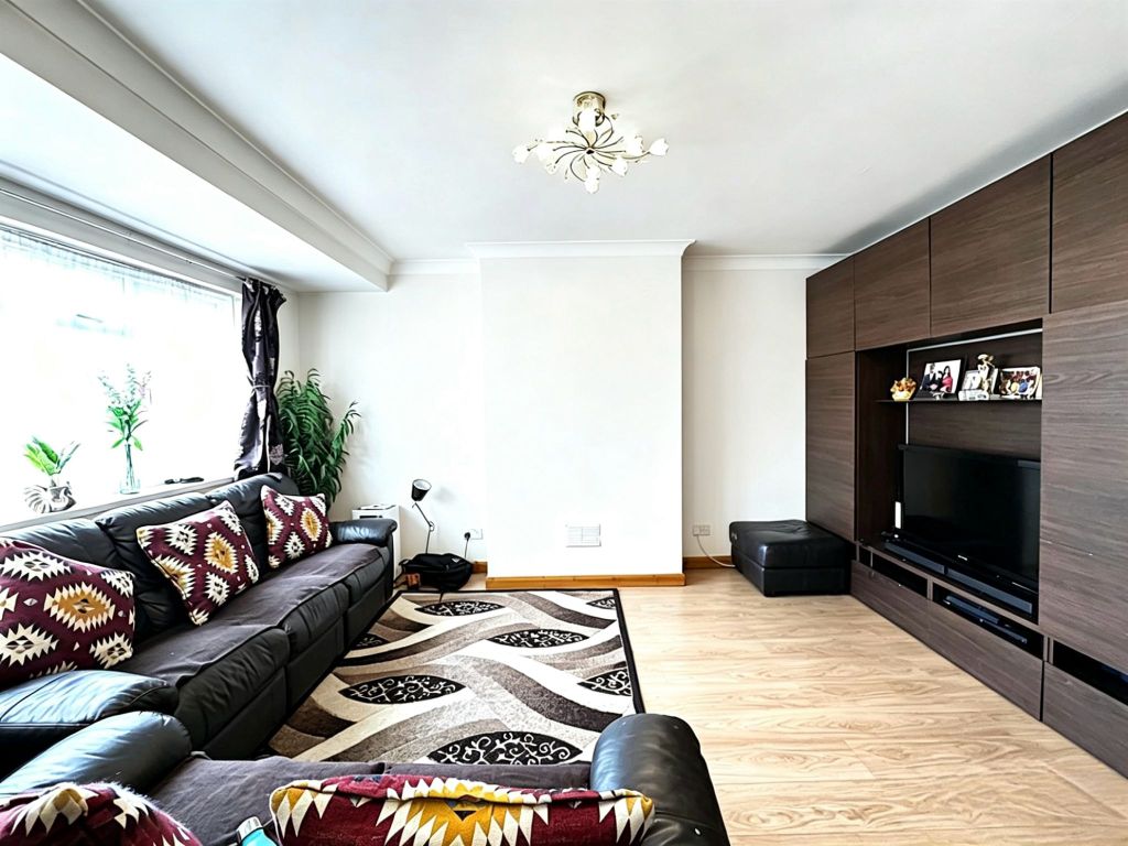 Property photo 2 of 7 57 Sudbury Croft, Wembley, Ha0 2Qw (3)