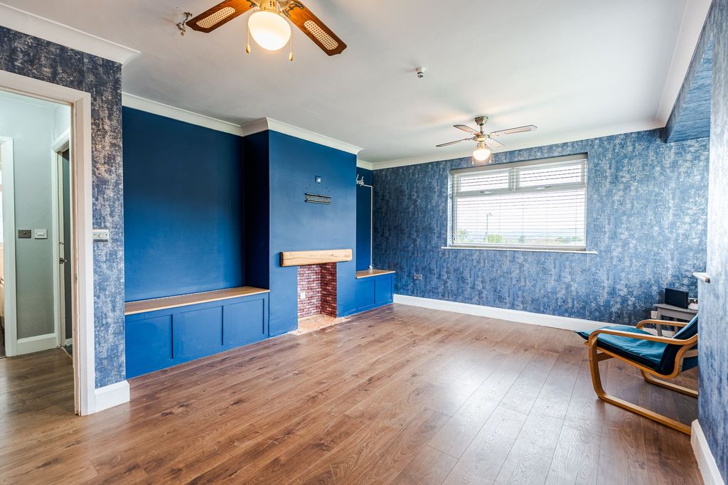 Property photo 3 of 27