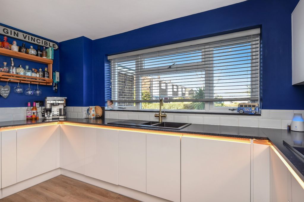 Property photo 2 of 34 Picture No. 17