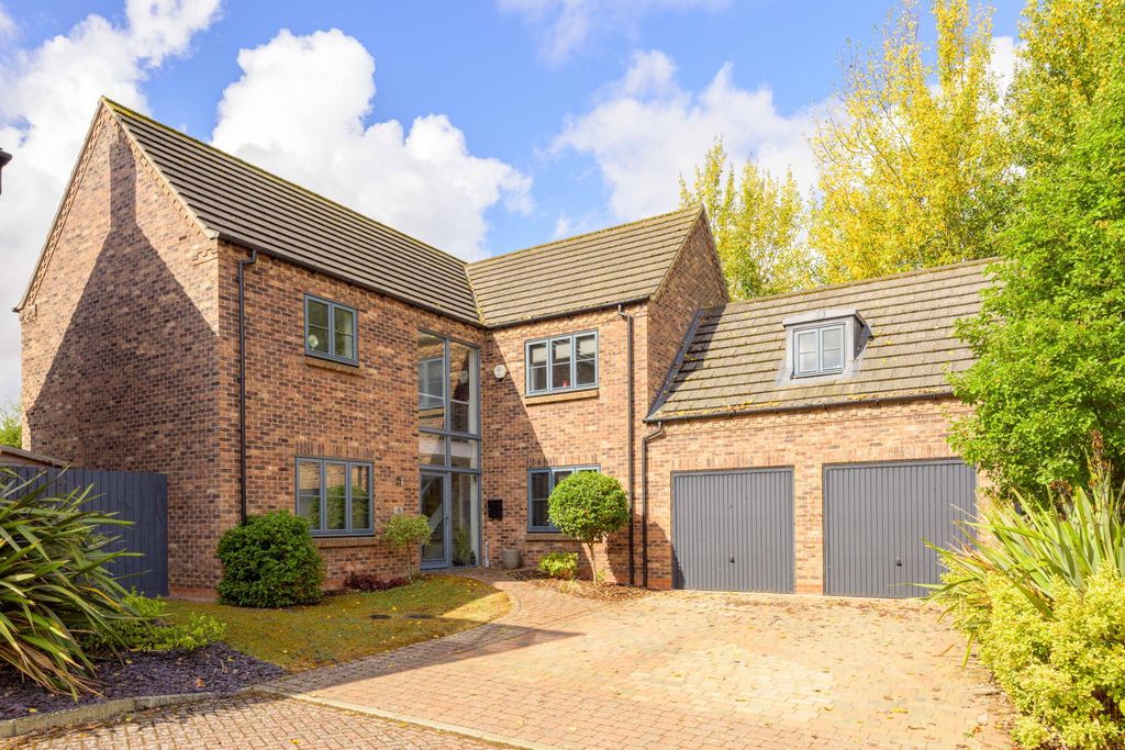 Property photo 1 of 37