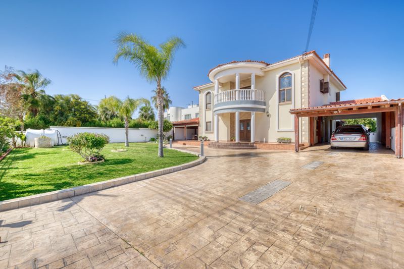 Property photo 1 of 34 Front Of The Villa