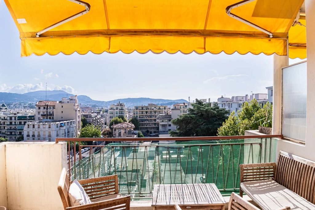 Property photo 1 of 9 Saint-Philippe - 4 Rooms - 73 Sqm - Top Floor - Balconies - Open View