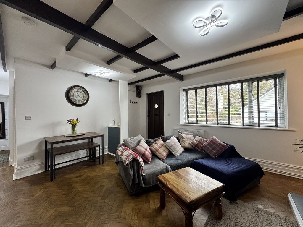 Property photo 3 of 20 Lounge