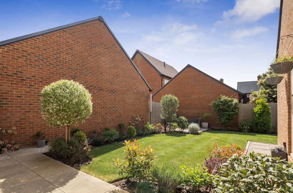 Property photo 2 of 18 1456183-20-69Fd0B...