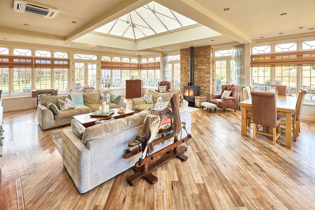 Property photo 2 of 65